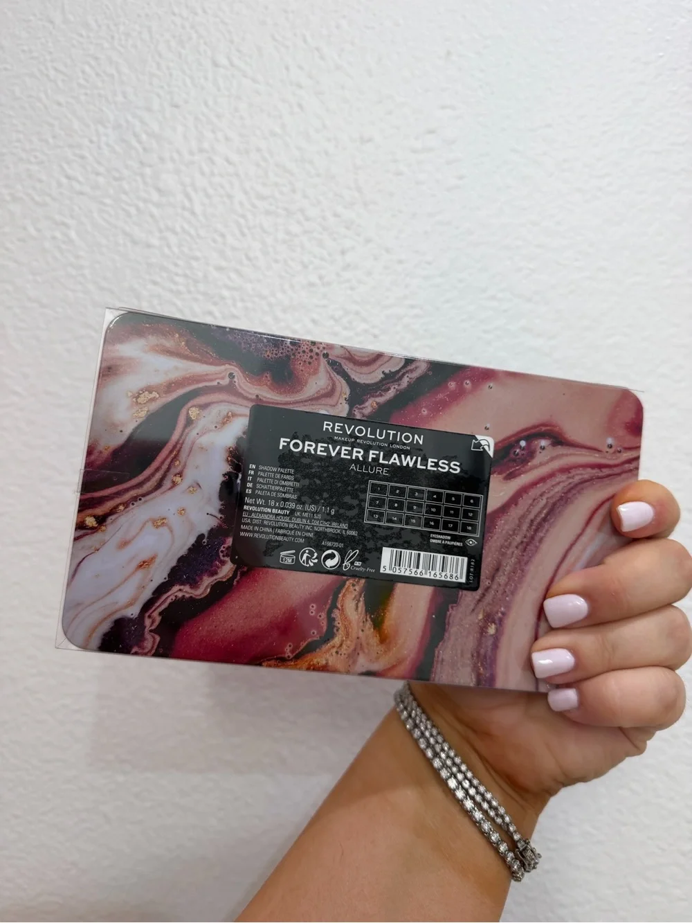NEW Makeup Revolution FOREVER FLAWLESS ALLURE EYESHADOW PALETT